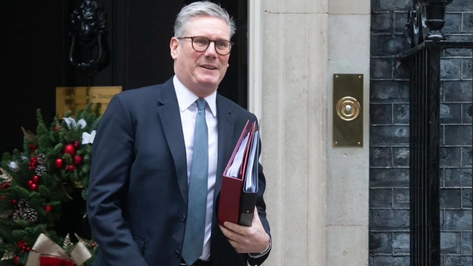 Britanya siyasetinde kriz: Kabinede 3 isim istifa etti; Başbakan'ın istifasını isteyen İşçi Partili vekil sayısı 80'e yükseldi