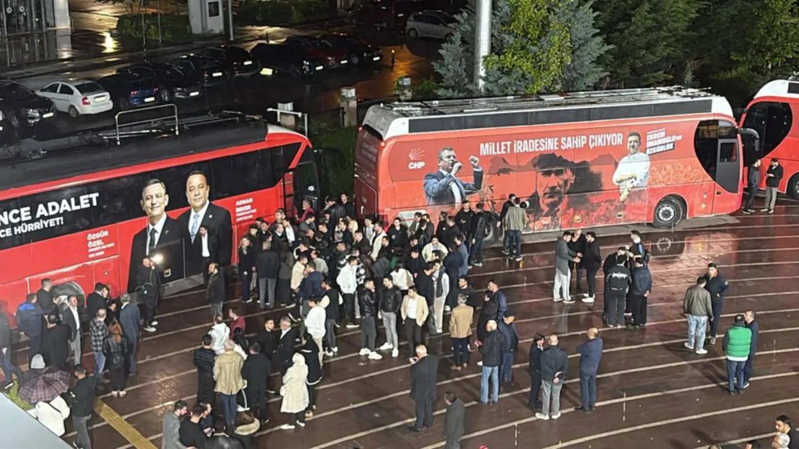 CHP Genel Merkezi'nde hareketlilik: Genel Merkez şoförü Gökhan Gülyurt'un gözaltına alındığı ve Genel Merkezin tahliyesinin istendiği iddiası