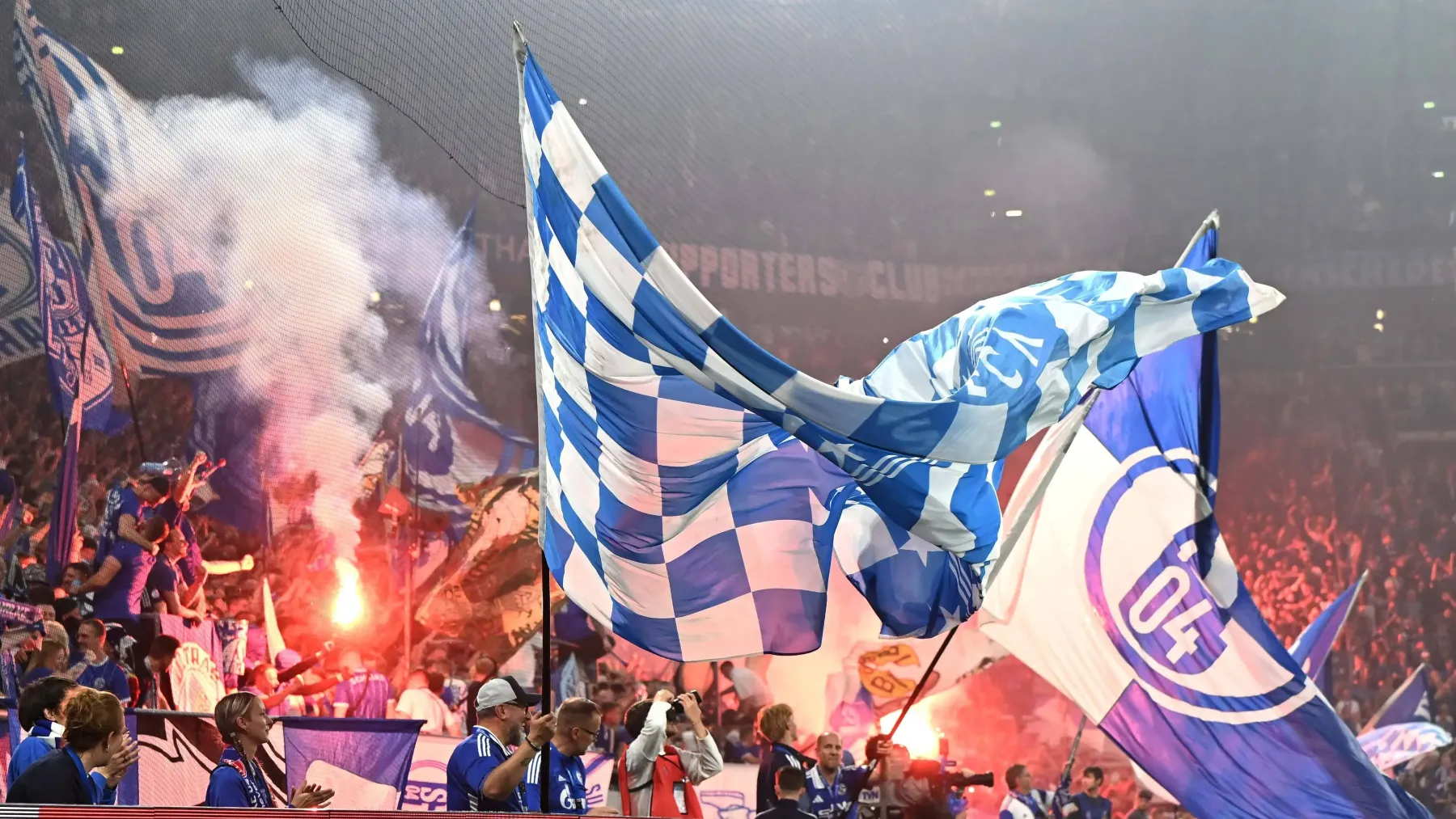 RT @T24spor: Schalke 04, yeniden Bundesliga'da!