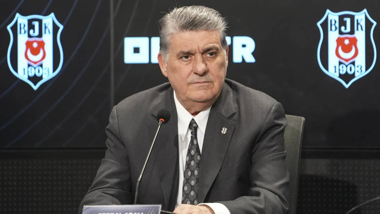 RT @T24spor: Serdal Adalı, Konyaspor mağlubiyetinden sonra soyunma odasına indi