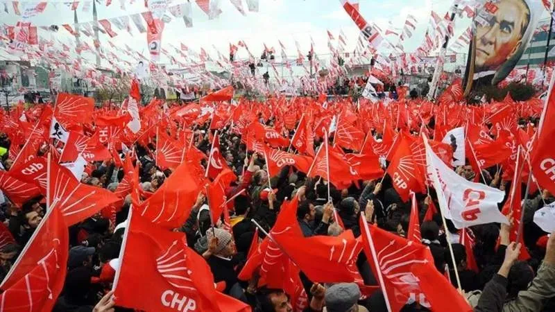CHP, yargı baskısı altındayken içerideki sıkıntılı alanlarla yüzleşebilir mi; bunu başarırsa güçlenir mi?