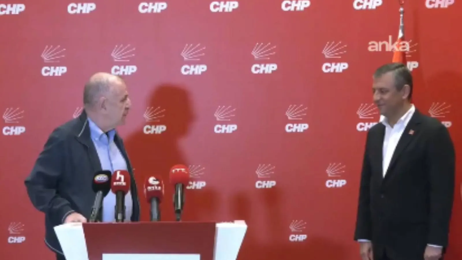 Ümit Özdağ'dan CHP Genel Merkezi'nde açıklama: Mücadelenizde yanınızdayız; Türkiye, Kuzey Kore, Rusya olmayacak