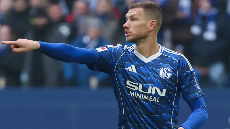 Edin Dzeko ile yola devam kararı