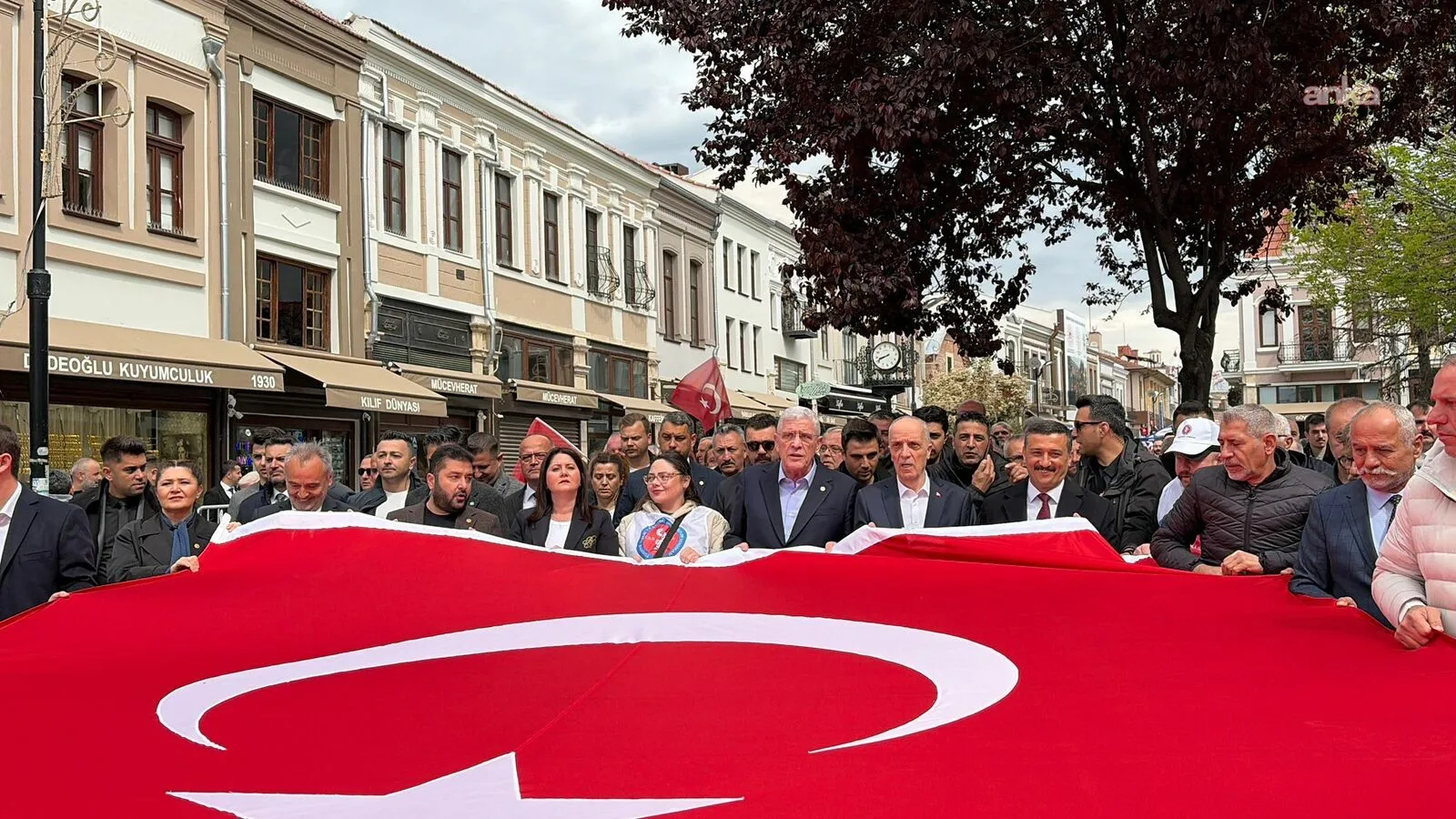 Dervişoğlu, 1 Mayıs'ı Edirne'de işçilerle kutladı: Çileniz çilem, acınız acımdır