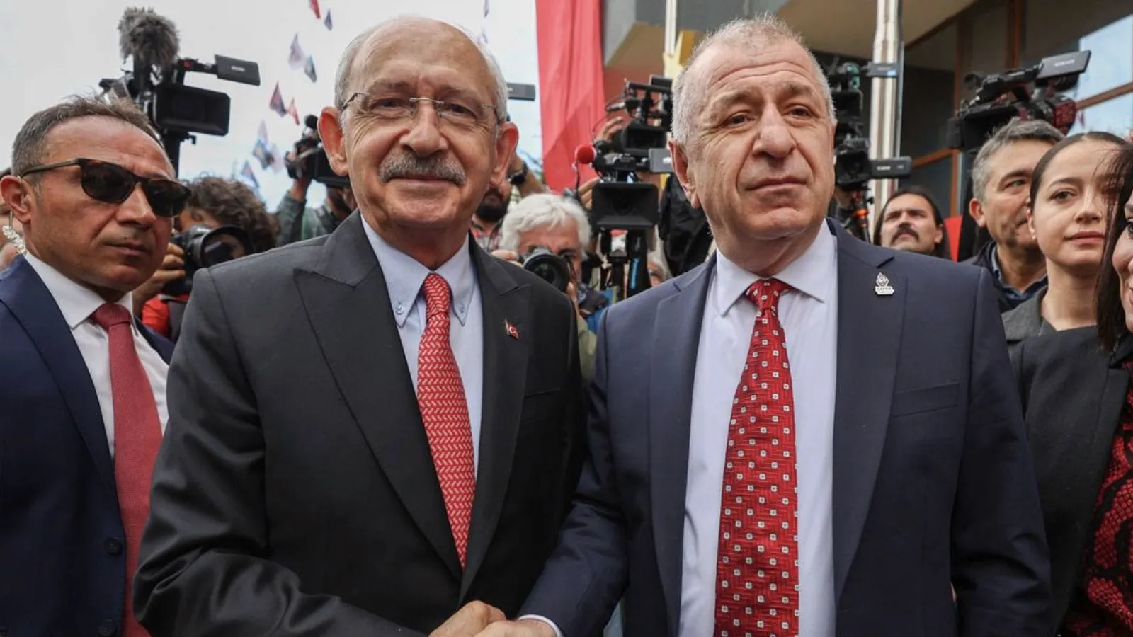 Ümit Özdağ, 2017'de referandum sonrası YSK önünde yaşananları anlattı: Ana muhalefet partisi gelmedi; bu rejimi Erdoğan ve Kılıçdaroğlu birlikte kurdu