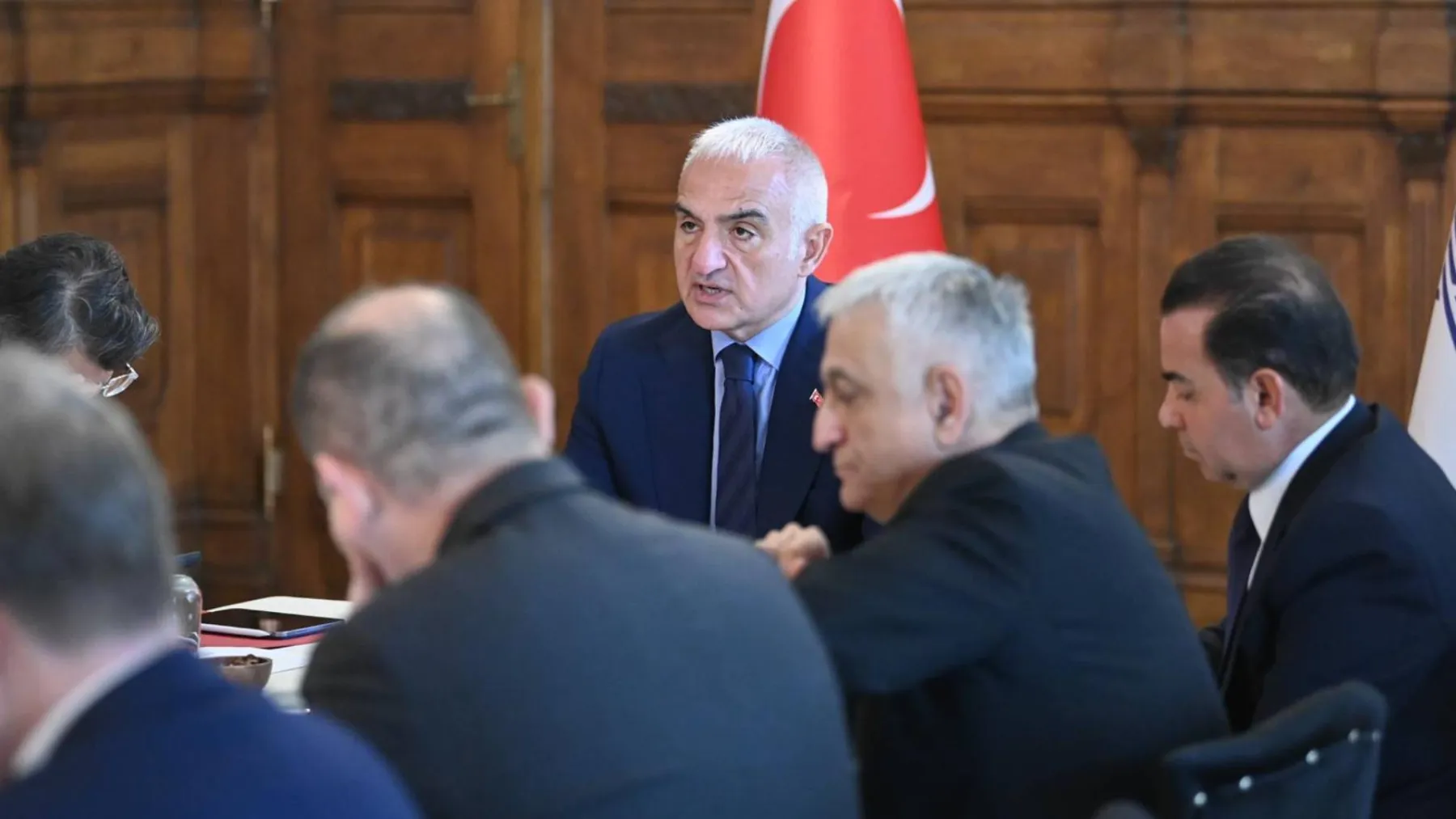 Bakan Ersoy, bankacılarla buluştu: Körfez'deki gerilimin turizme etkisi nasıl olacak?