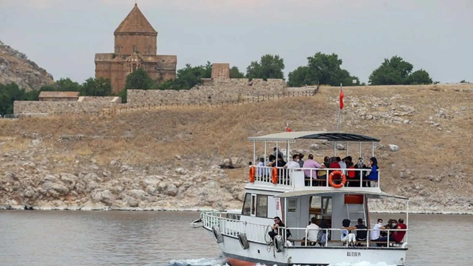 ABD ve İsrail'in İran'a saldırıları Van turizmini etkiledi: Otellerin doluluk oranı düştü