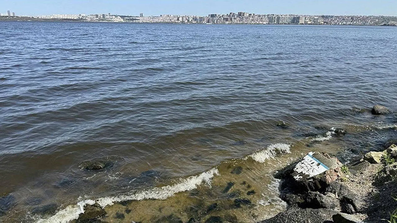 Küçükçekmece Gölü’nde kirlilik iddiası: İSKİ 