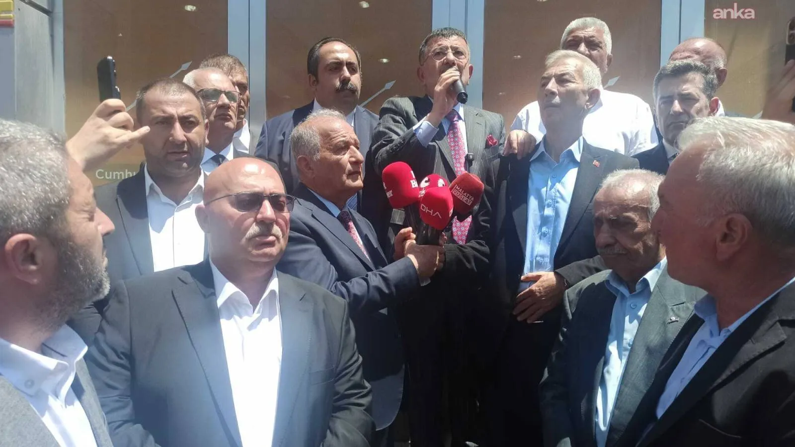 Veli Ağbaba: Özgür Özel’in yol arkadaşı olmanın bedelini ödemeye hazırım