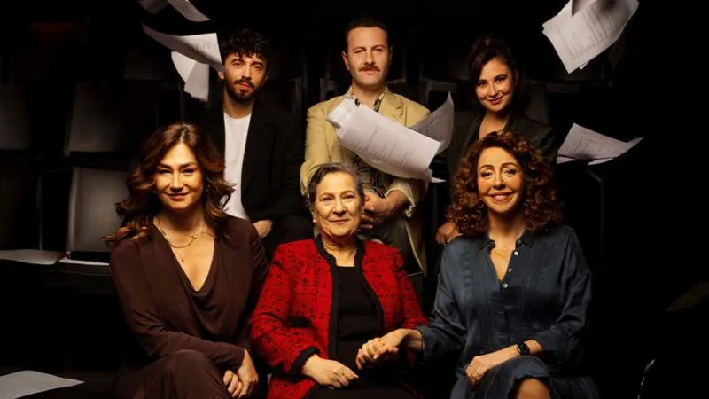 Kutsal anne, yorgun kızlar ve bitmeyen prova: “Bir Aile Provası” üzerine