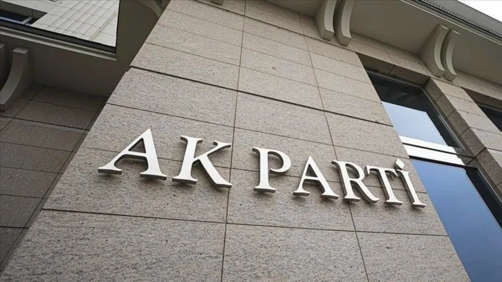AKP'li yetkililerden mutlak butlan yorumu: Kararı beğenirsiniz, beğenmezsiniz; itiraz yolları açık!