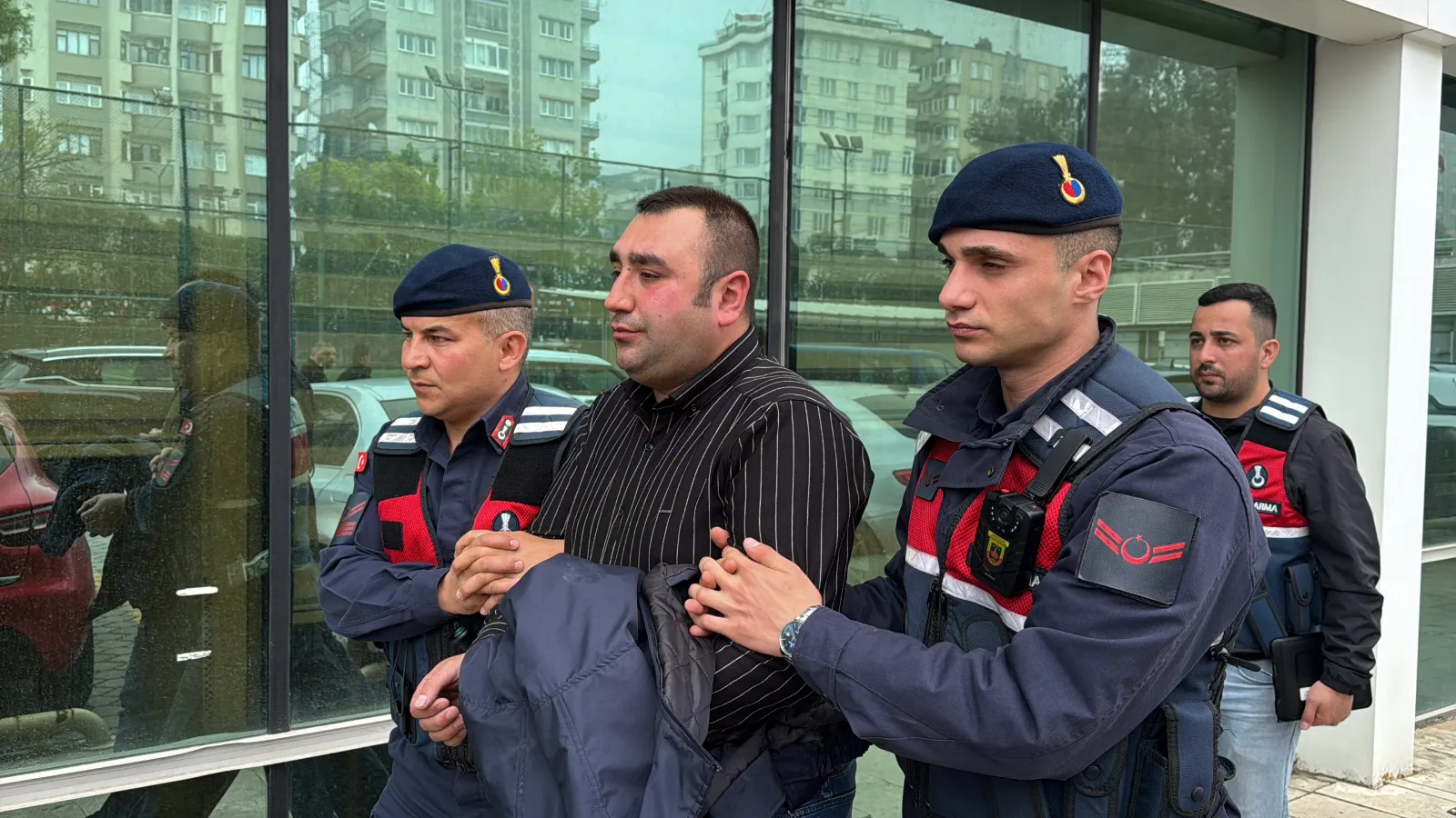 Babasını 8 kez tabancayla ateş ederek öldüren şüpheli adliyeye sevk edildi