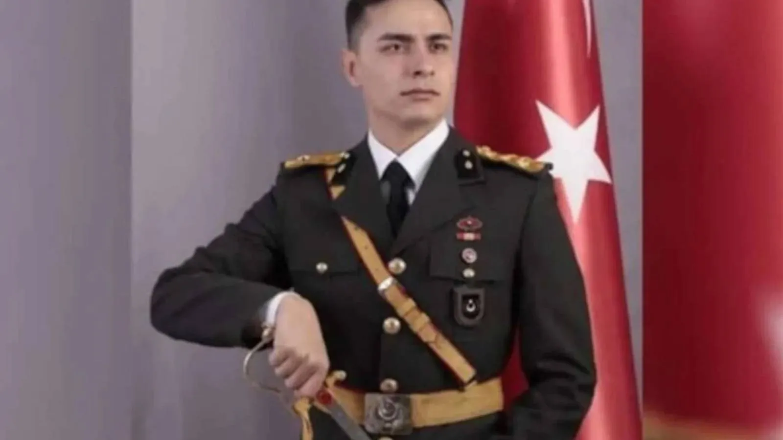MSB itiraz etmişti: Göreve iade edilen Teğmen Deniz Demirtaş üniformasını ikinci kez çıkarıyor