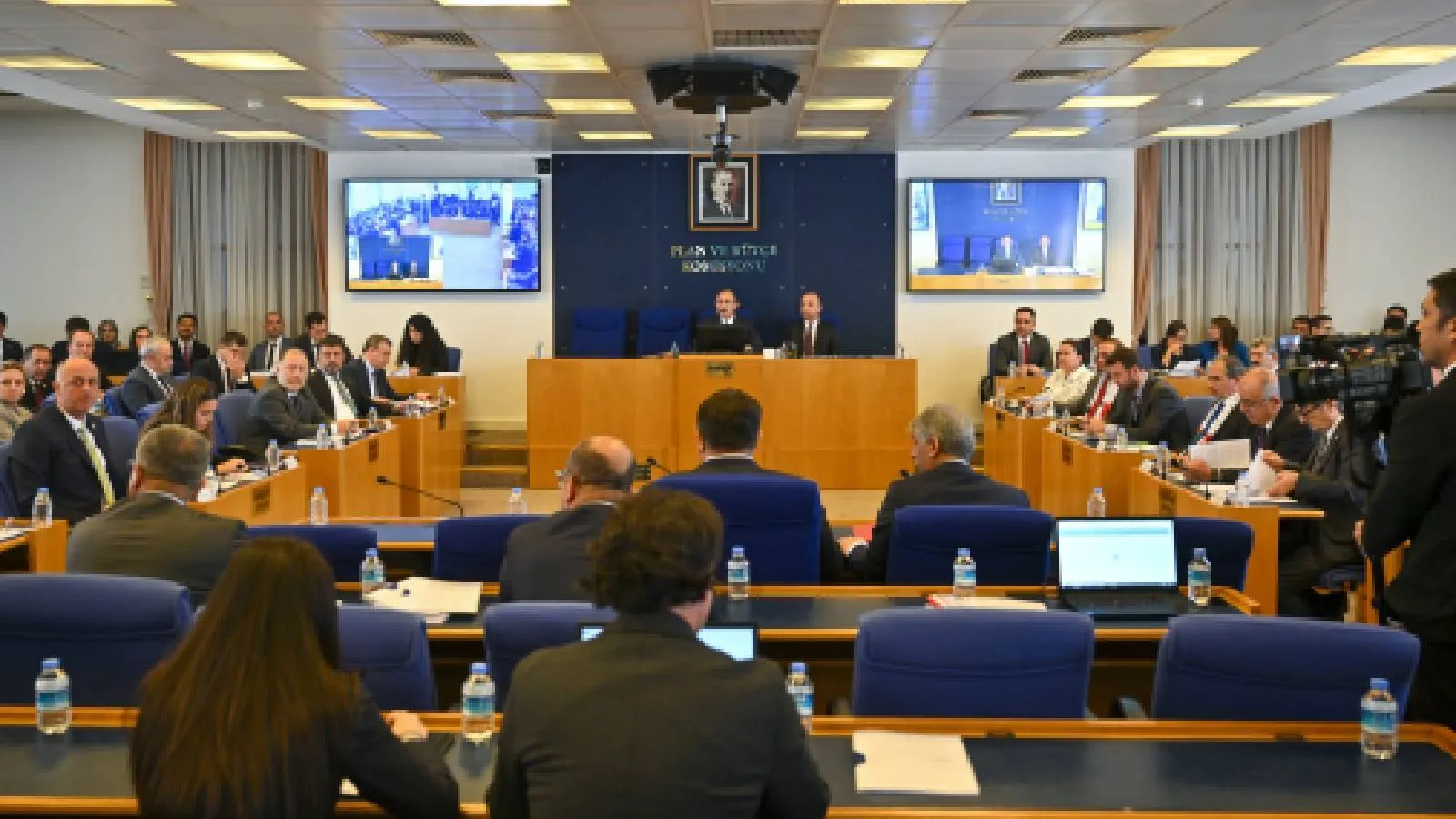 "Varlık barışı" ile yeni vergi teşviklerini düzenleyen teklif komisyondan geçti