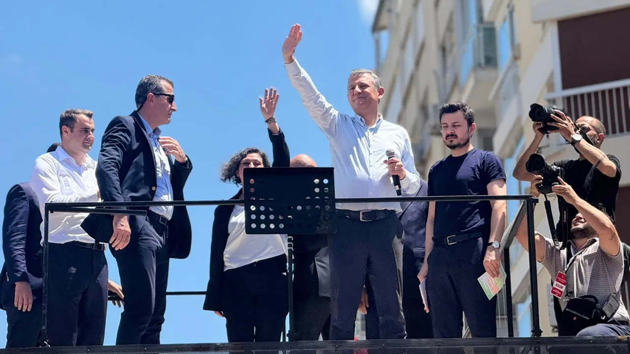 Özgür Özel'den 