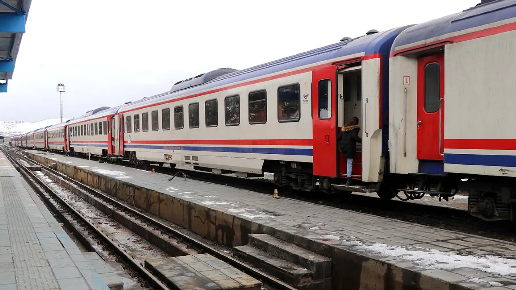 TCDD, trenlerde kaybedilen eşyaları satışa çıkarıyor: İşte açık artırmayla satılacak eşyalar