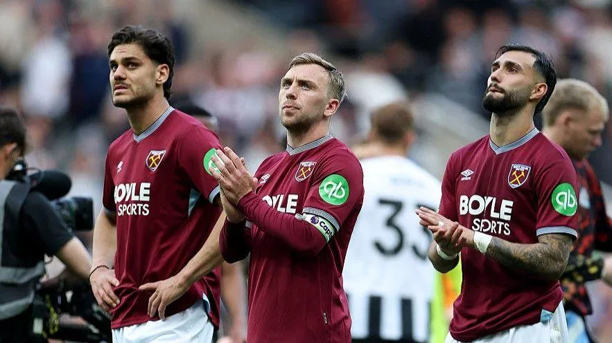 Tottenham son maçta kurtuldu, Premier Lig'e veda eden takın West Ham United oldu