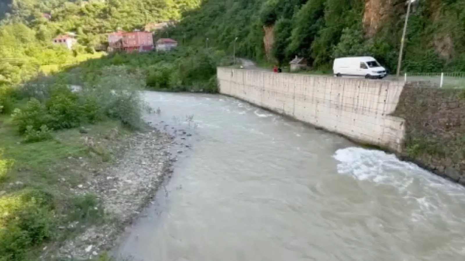 Balık tutmak için açılmışlardı; amca, yeğen hayatını kaybetti