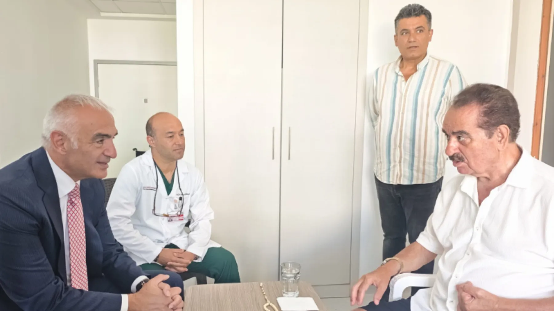 Bakan Ersoy'dan İbrahim Tatlıses'e hastanede ziyaret