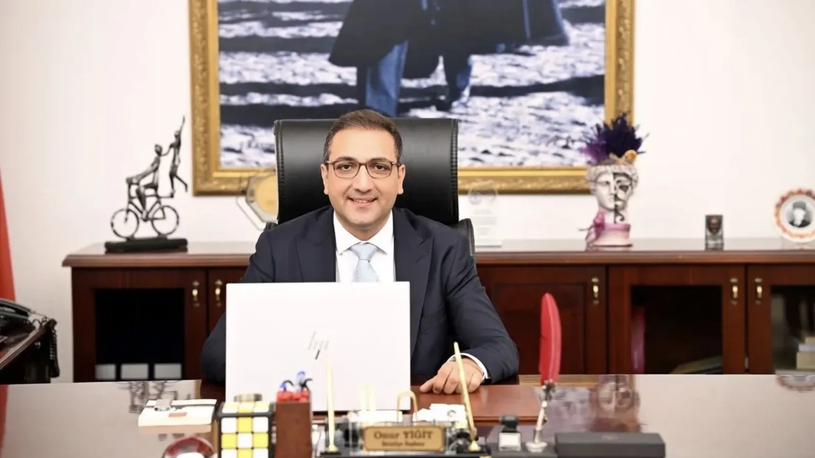 Balçova Belediyesi'ne yönelik operasyonda gözaltına alınan Başkan Onur Yiğit'in annesi serbest bırakıldı
