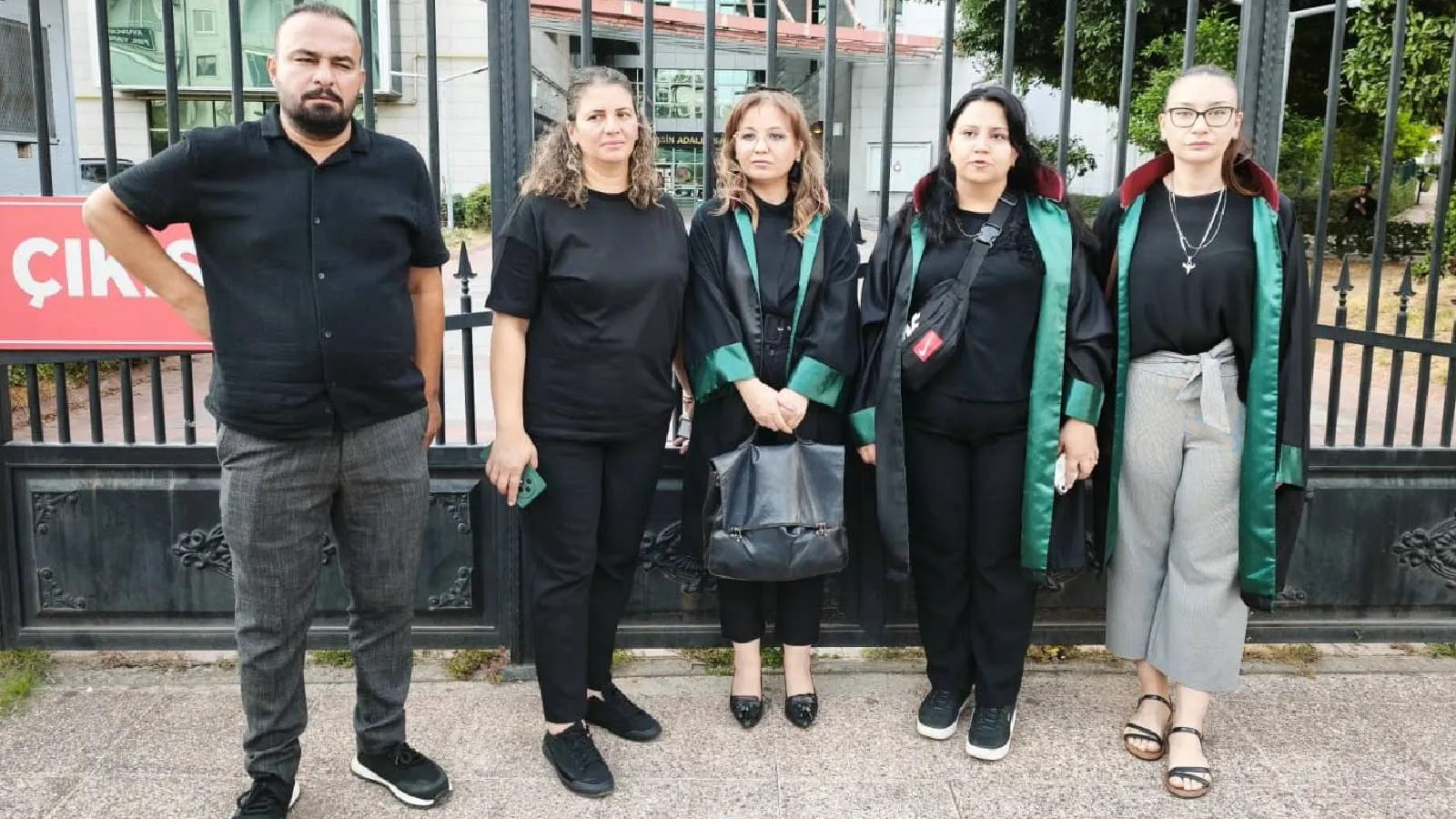 Mersin'de otizmli çocuğa şiddet davası: Öğretmen "sevgi gösterisinde bulundum" dedi, mahkeme tutukluluğa devam kararı verdi