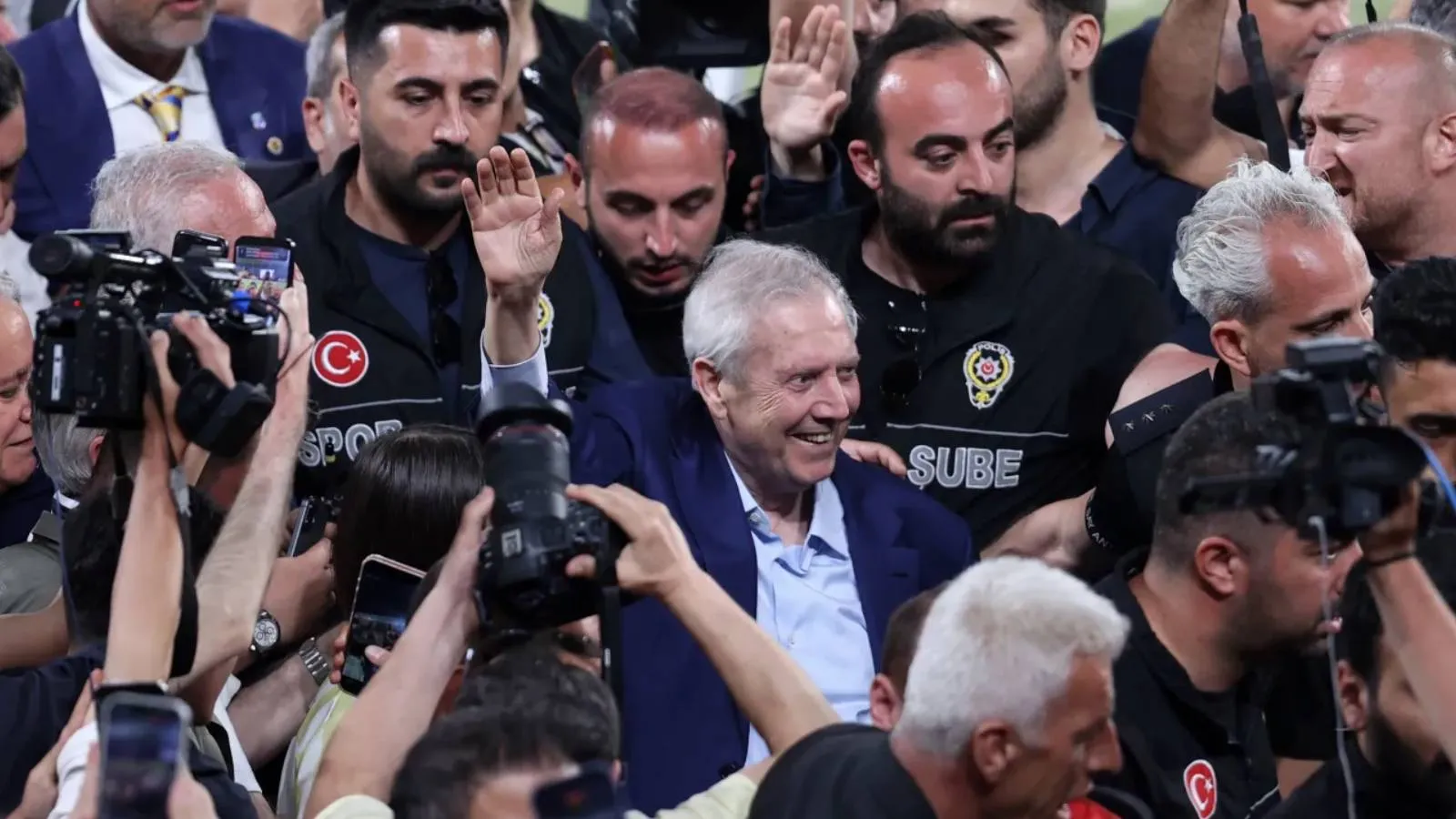 Yeniden Fenerbahçe Başkanı seçilen Aziz Yıldırım: Sözümüz söz; şampiyonluk!