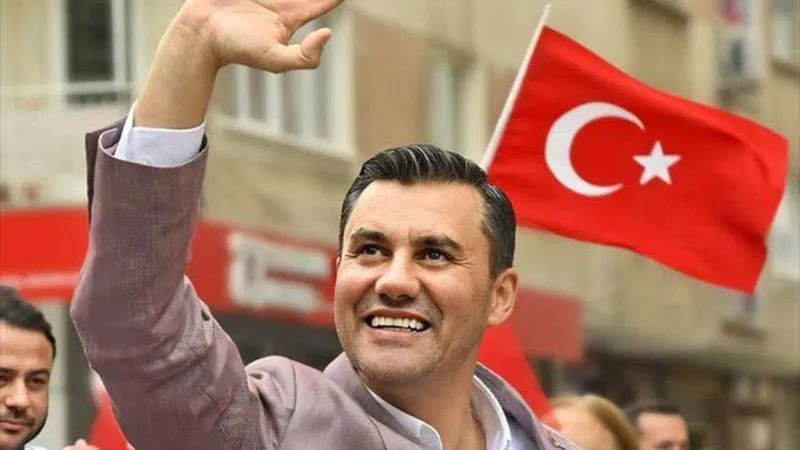 CHP Manisa'dan Muhittin Böcek’in "Ferdi Zeyrek" iddiasına tepki: Kendisini savunamayacak bir insanın hatırasına saldıracak kadar mı alçaldınız?