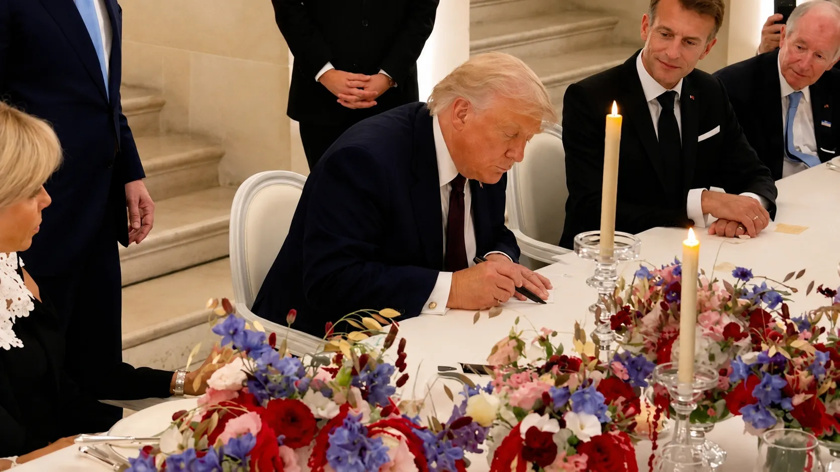 Trump, İran ile mutabakat zaptını Macron'un kendisi onuruna yemek verdiği Versay Sarayı'nda imzaladı: İşte anlaşmadaki 14 madde