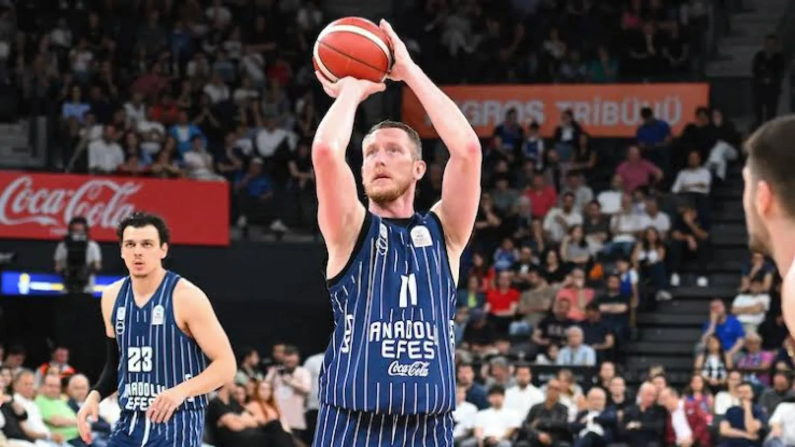 Anadolu Efes'te Rolands Smits'le yollar ayrıldı