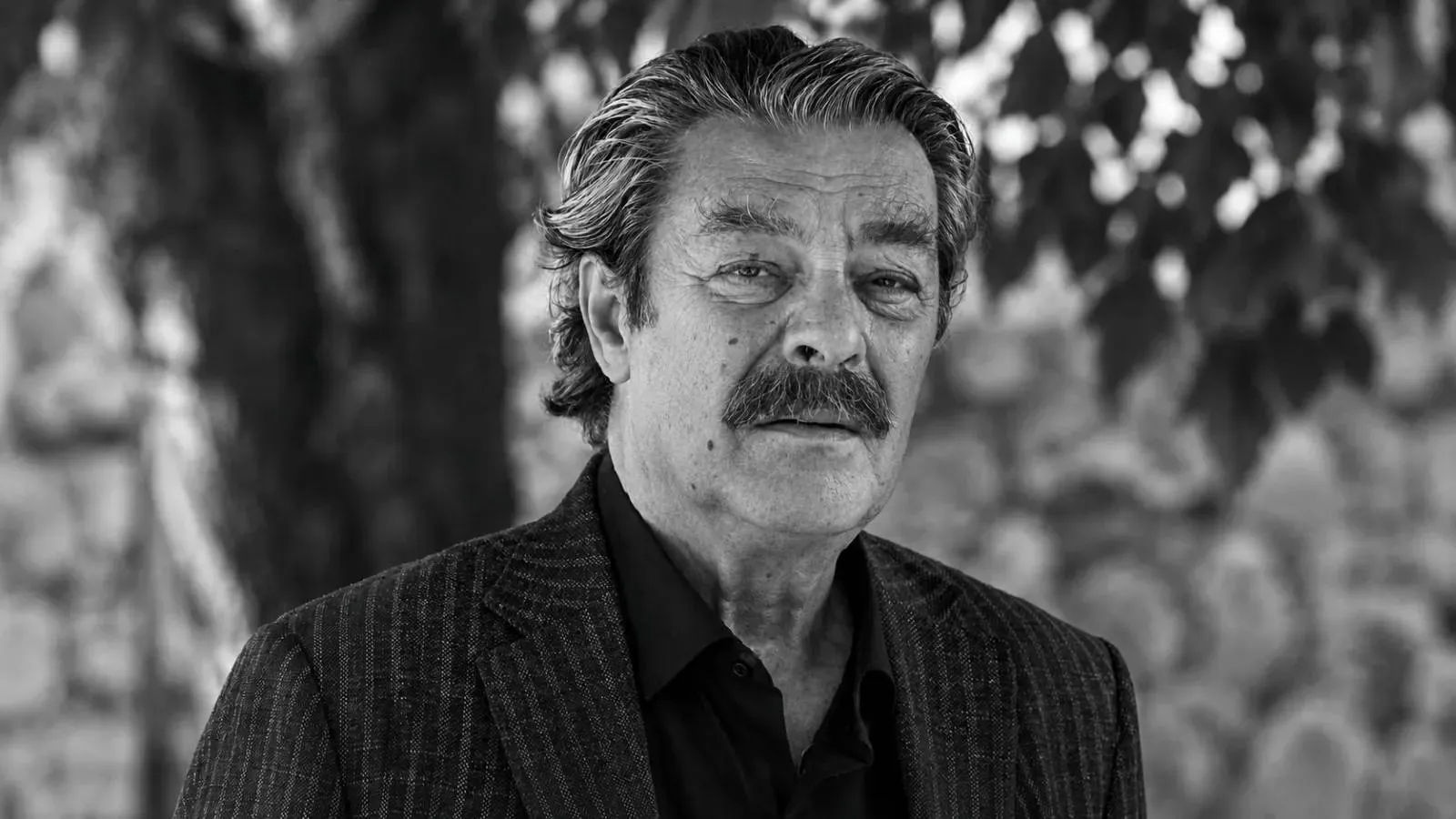 Kadir İnanır’ı anlatan belgeselden kesitler: Fikret Hakan seti neden terk etti, Atıf Yılmaz’la neden uzun zaman konuşmadı?