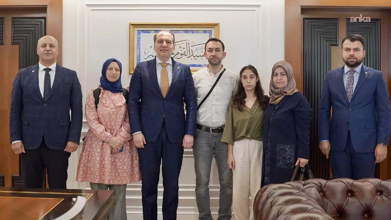 Yeniden Refah Partisi lideri Erbakan, mülakat mağduru ve özel okul öğretmenleriyle görüştü