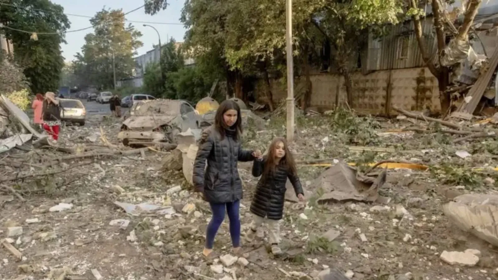 Rusya'nın Ukrayna saldırılarında en az 14 kişi öldü: 'Patriot füzeleri için ABD'nin yardımına ihtiyacımız var'