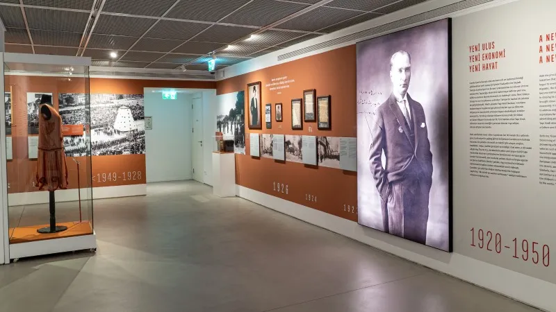 6 koleksiyon, 16 arşiv ve 56 sanatçıdan oluşan bir ‘arşiv sergisi’; Yüzyılın İzleri: Koç Topluluğu ve Sanat