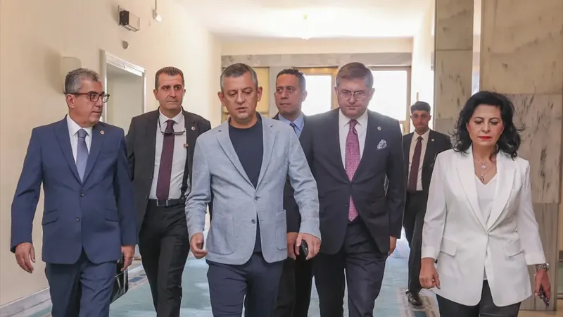 Kılıçdaroğlu yönetimi tarafından kesin ihracı istenen CHP'li milletvekillerinden tepkiler: Gözleri dönmüş bunların!
