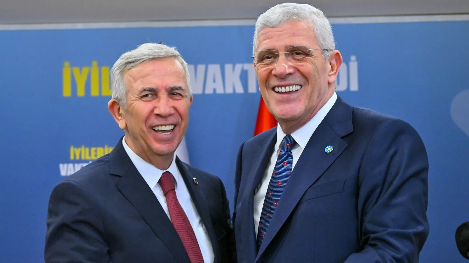Mansur Yavaş ve Müsavat Dervişoğlu arasında güldüren diyalog