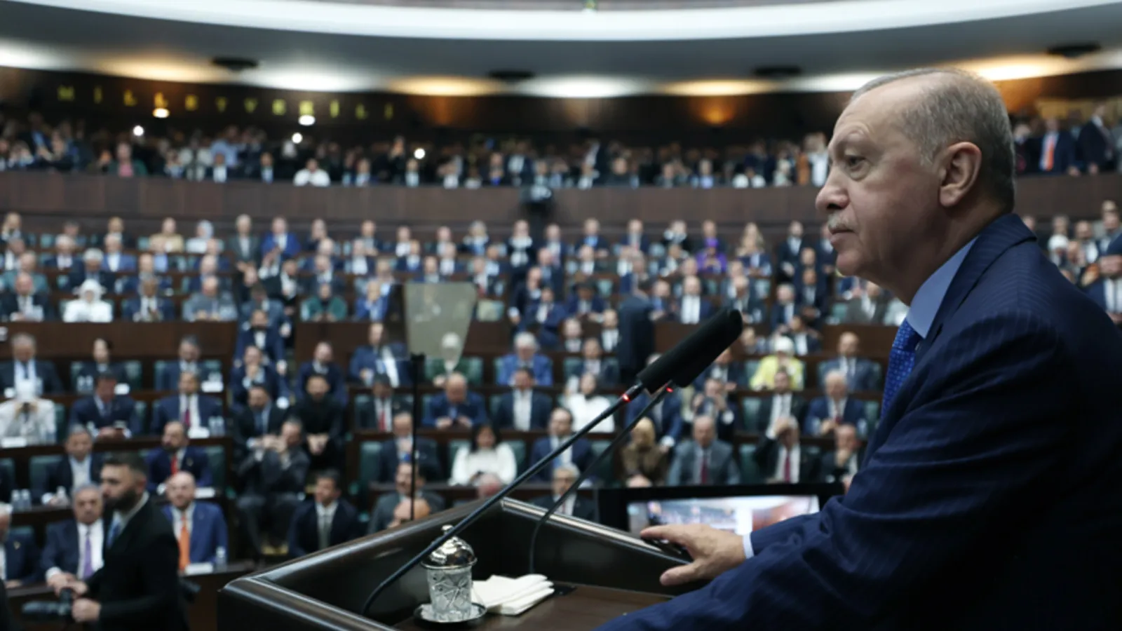 Halk TV yazarı Mehmet Tezkan: AKP'liler, çalışmaktan değil, evde oturmaktan yorgun!