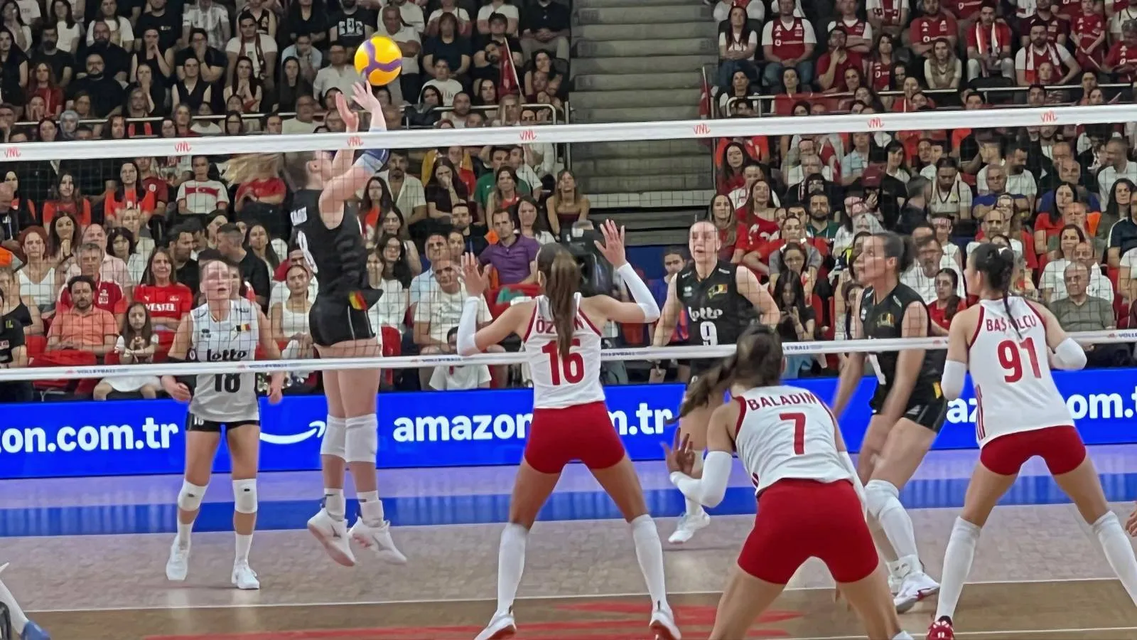 Filenin Sultanları, Belçika'ya set vermedi!