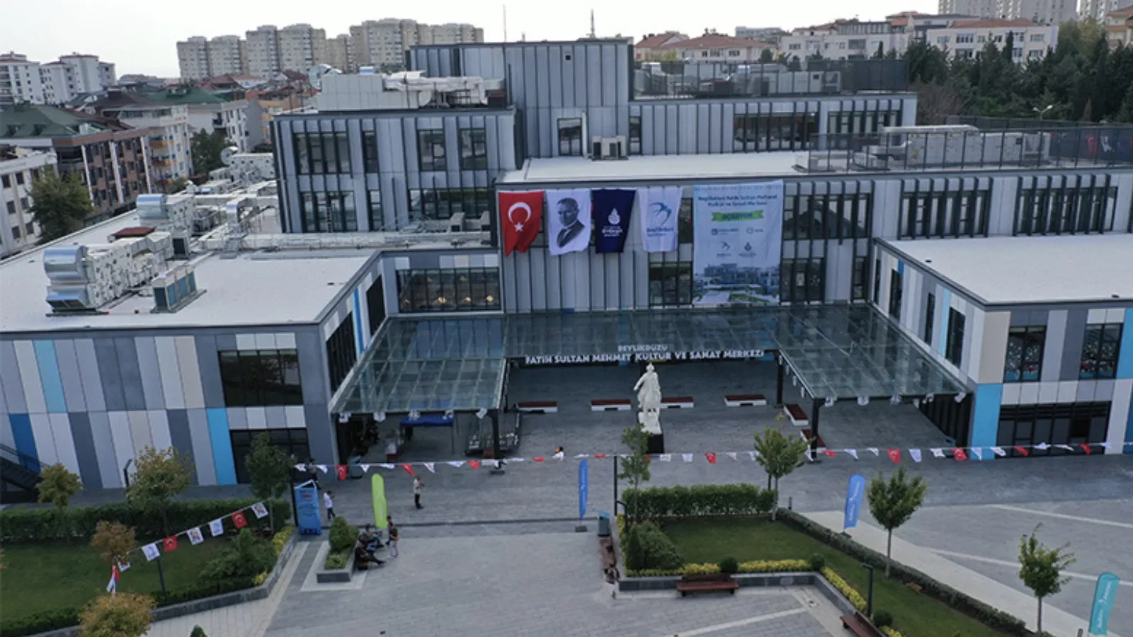 Beylikdüzü Belediyesi'ne operasyon: 27 kişi gözaltında