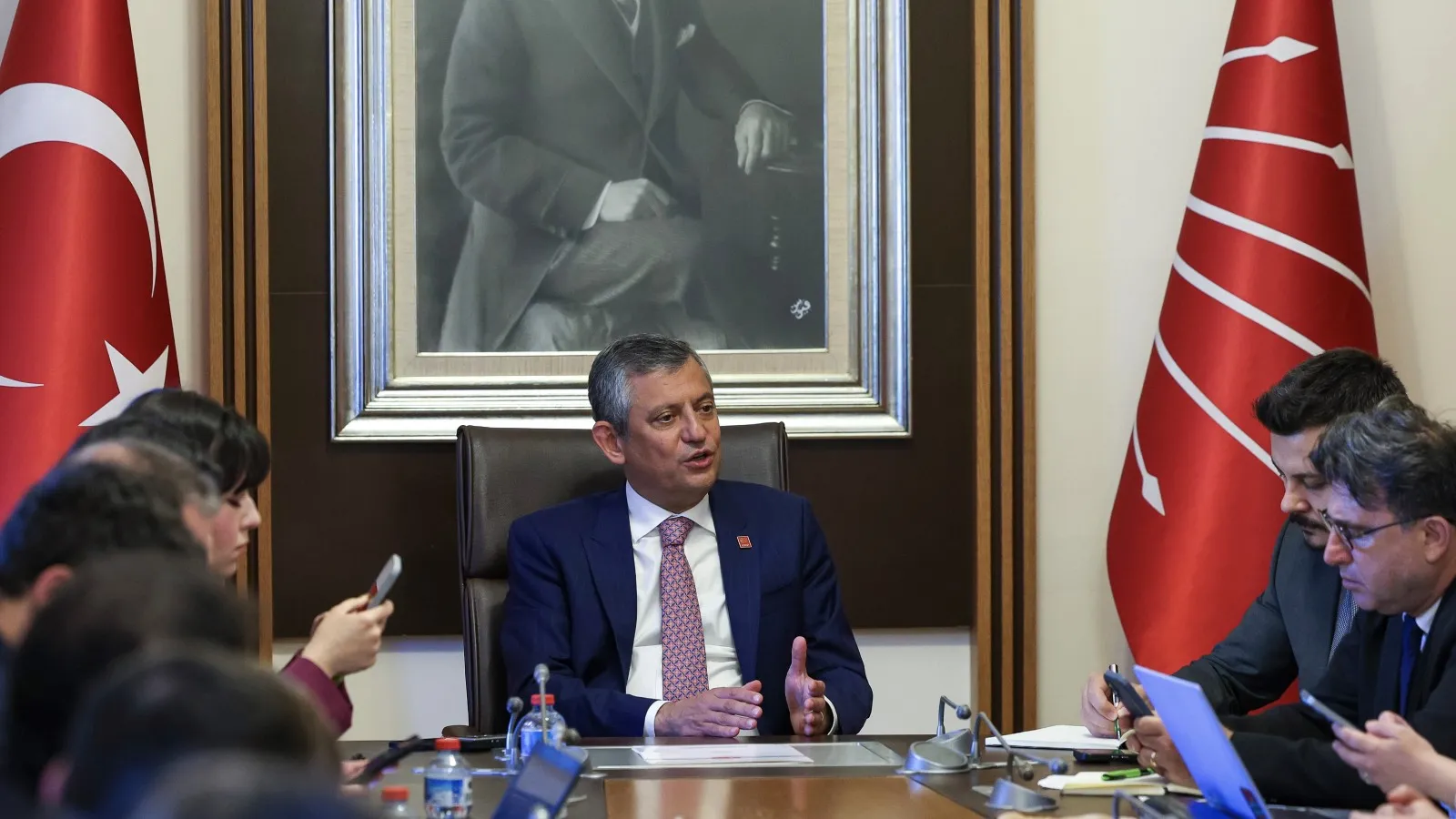 Özgür Özel: Yeni parti felaket senaryoları için hazırda; İmamoğlu'na beni dışlamalarını söyleyerek cezaevinde Genel Başkanlık teklif ettiler