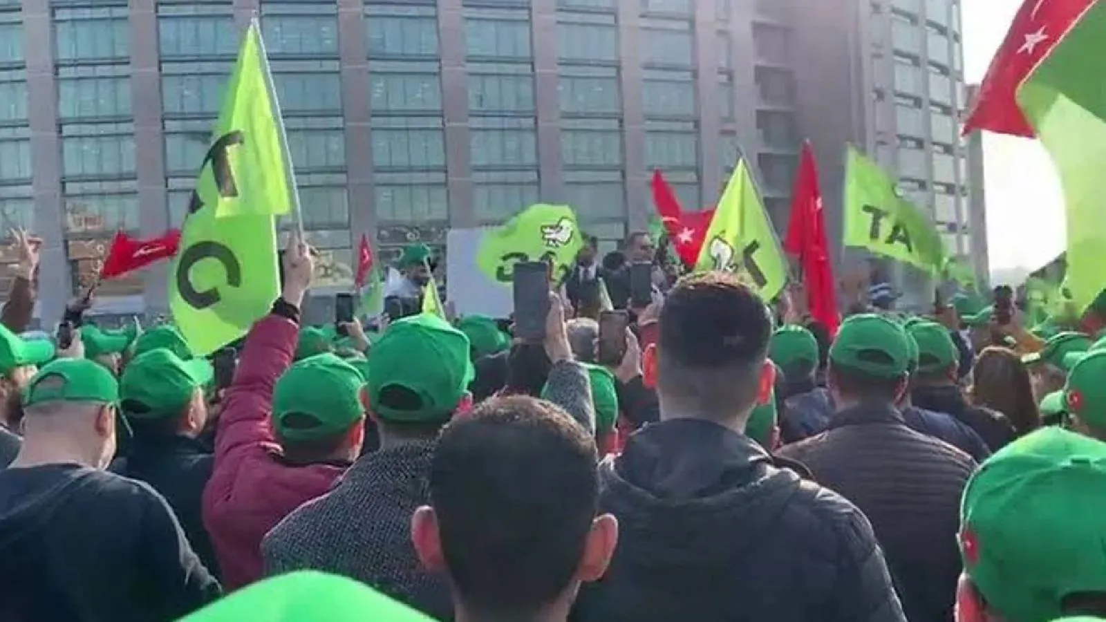 Taksiciler, davayı kazandı; Martı TAG, "Durmayacağız" dedi