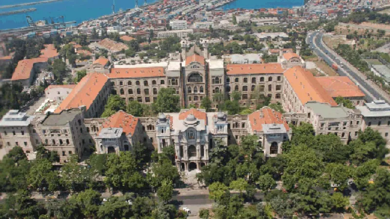 <p>7. Marmara &Uuml;niversitesi (D&uuml;nya Sıralaması: 939)</p>