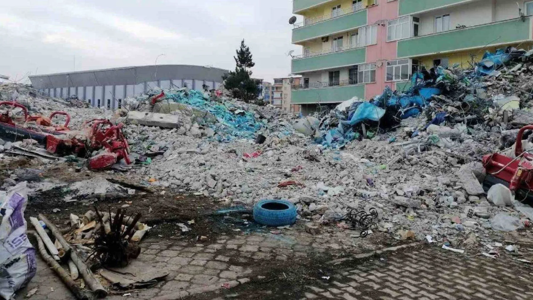 Depremde 19 kişinin hayatını kaybettiği Ermeç Apartmanı dava
