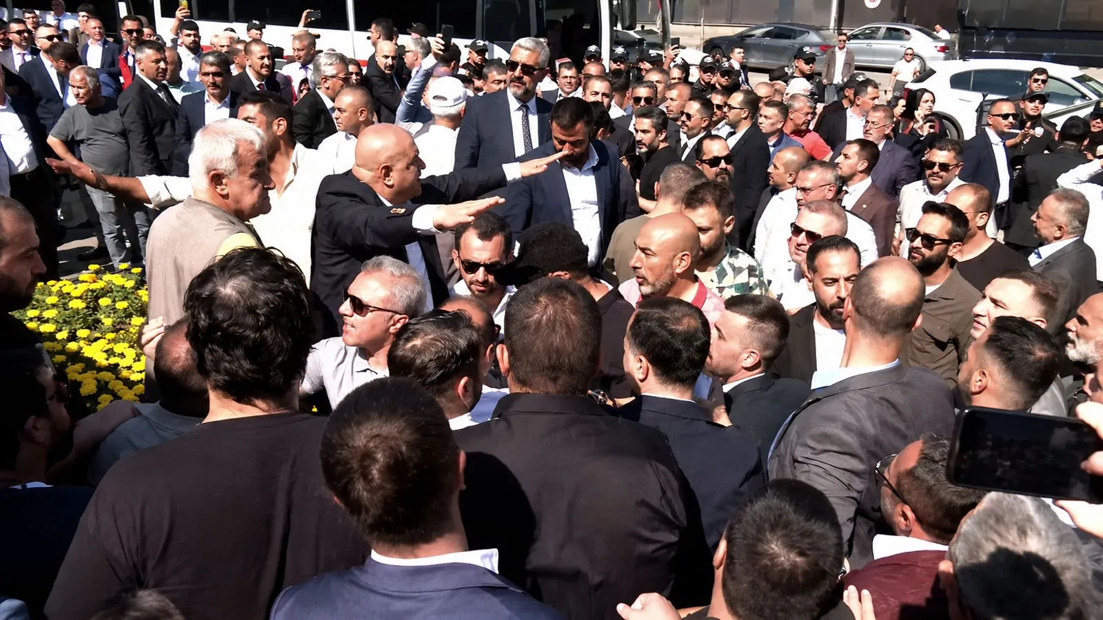 Gözler CHP'nin grup toplantısında: TBMM önünde erk