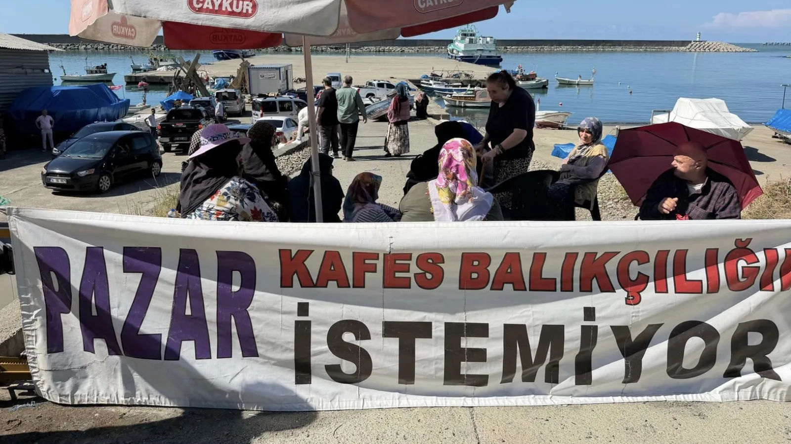 Rize'de balıkçılardan "kafes projesi" eylemi: Sayın Cumhurbaşkanı’na da sesleniyoruz; bize yardım edin