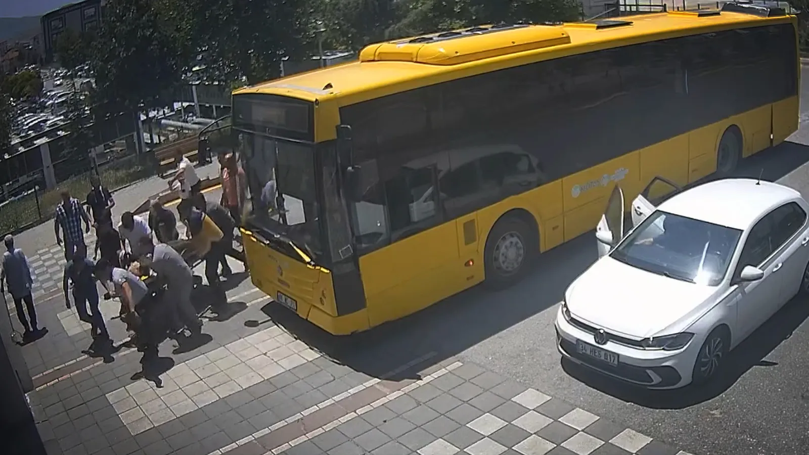 Otobüste kalbi duran yolcuyu, şoför hastaneye yetiştirdi