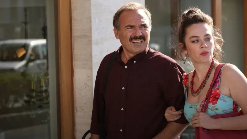 Gülse Birsel'den set paylaşımı: '2 Aile Arasında'ya Cem Yılmaz sürprizi