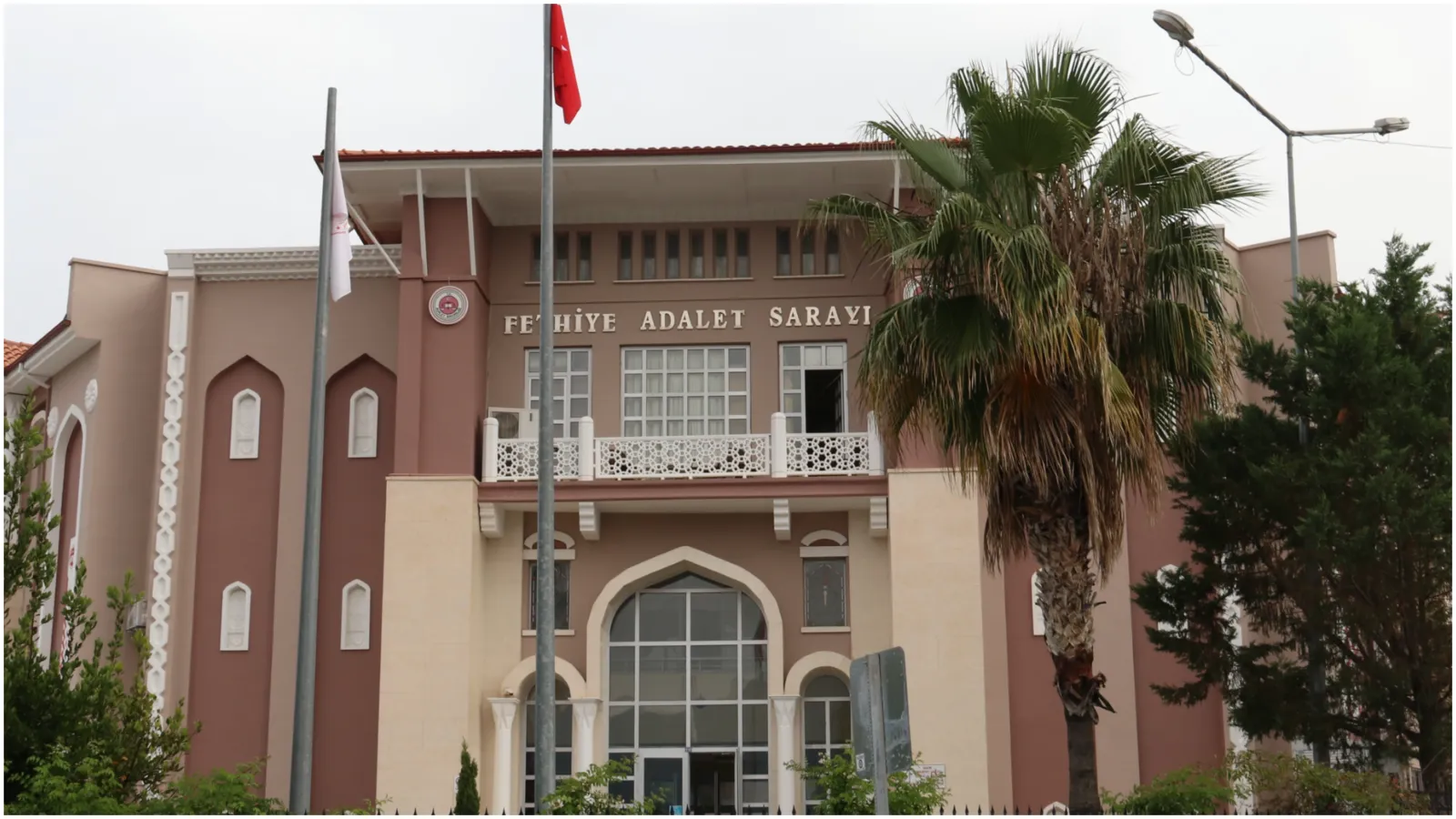 Ses kayıtlarındaki itiraflara rağmen öğretim görevlisine, öğrencisine "nitelikli cinsel saldırıdan" ceza verilmedi: Karar Yargıtay’a taşınıyor!
