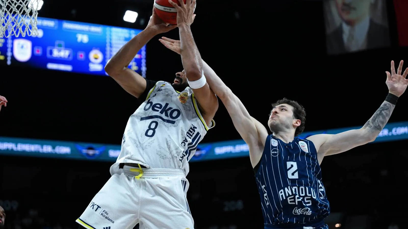 Fenerbahçe Beko, Anadolu Efes engelini aşarak finale yükseld