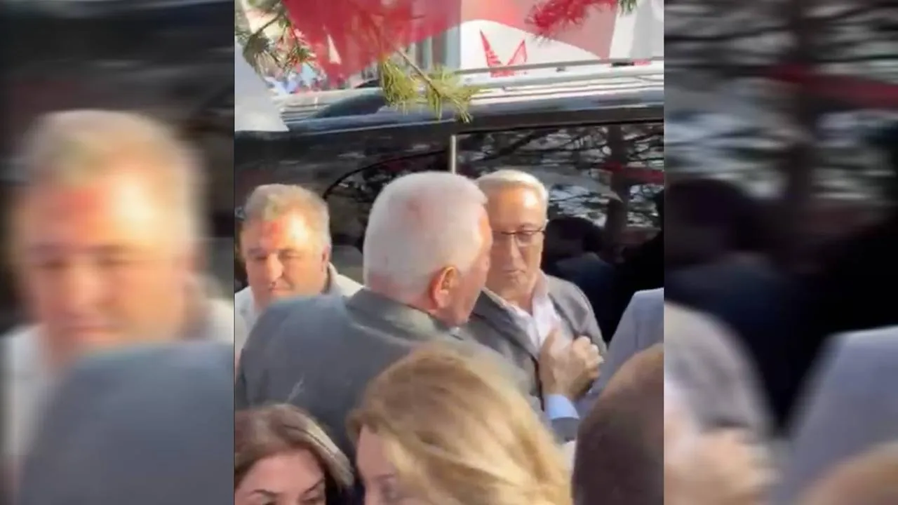 Kılıçdaroğlu'nu destekleyen CHP'li Kadim Durmaz Tokat'ta protesto edildi, Özgür Özel'in makam aracına alındı
