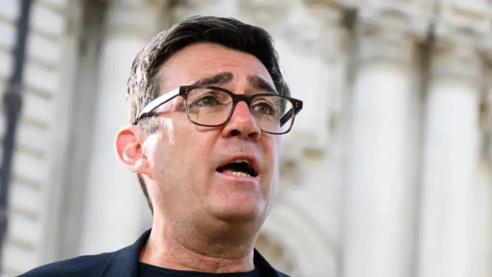 İngiltere'de başbakanlık için adaylığını açıklayan Andy Burnham kimdir?